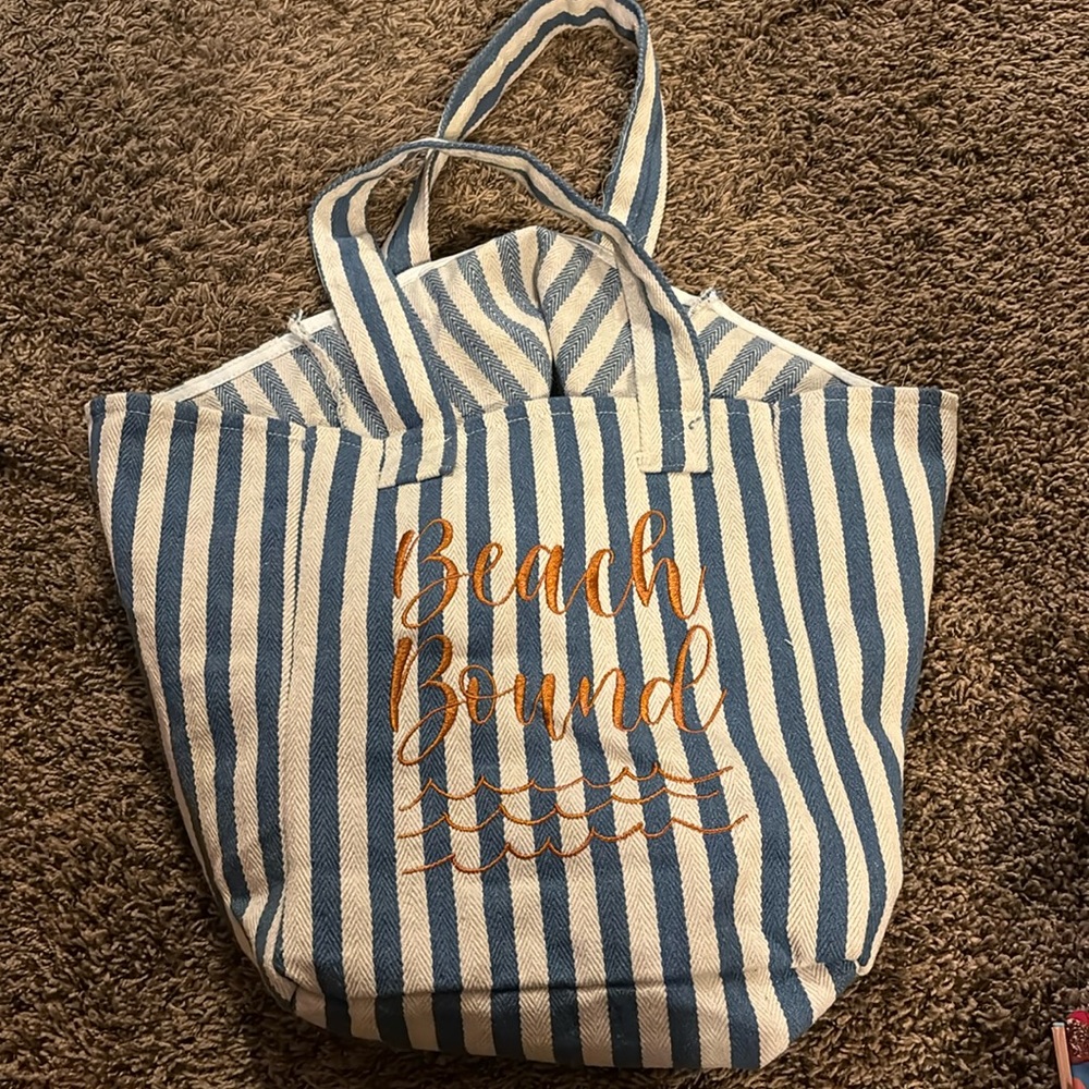 Maurice’s Beach bound striped bag